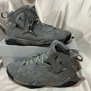 Jordan Cool Grey True Flight WITH Chrome Jordan Charm Wolf Grey True Flights